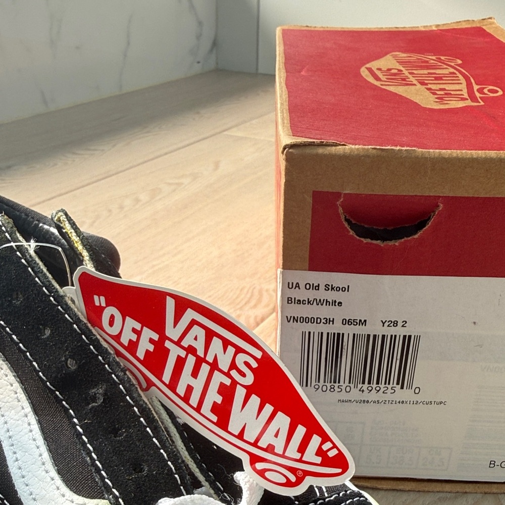 Vans Old Skool Black White Sneakers Women’s 8 Men’s 6.5 Low Top Skate Shoes NWT - Picture 3 of 3